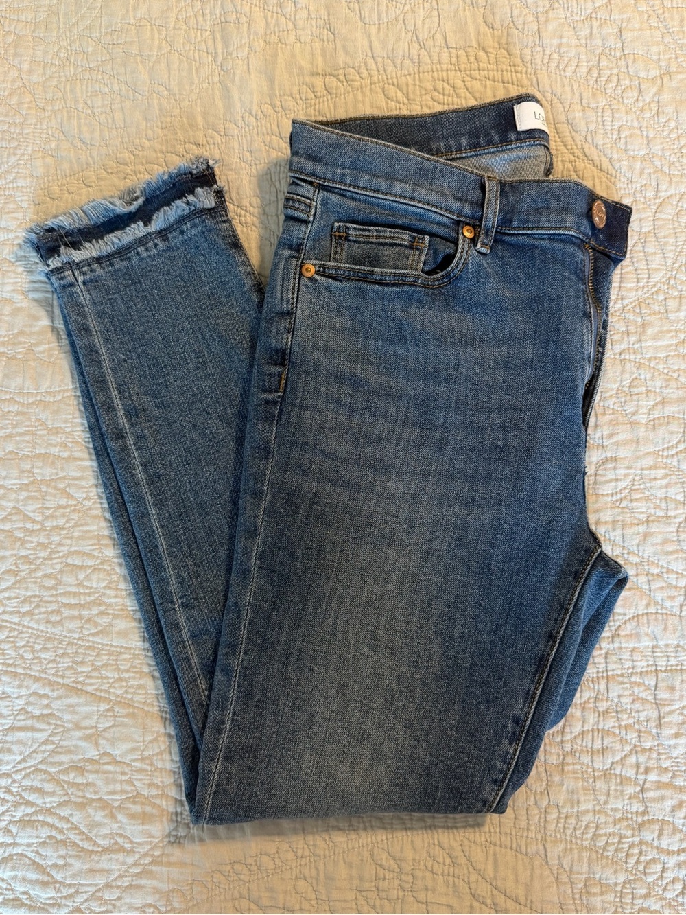 NWOT Women’s Loft Frayed Ankle Jeans